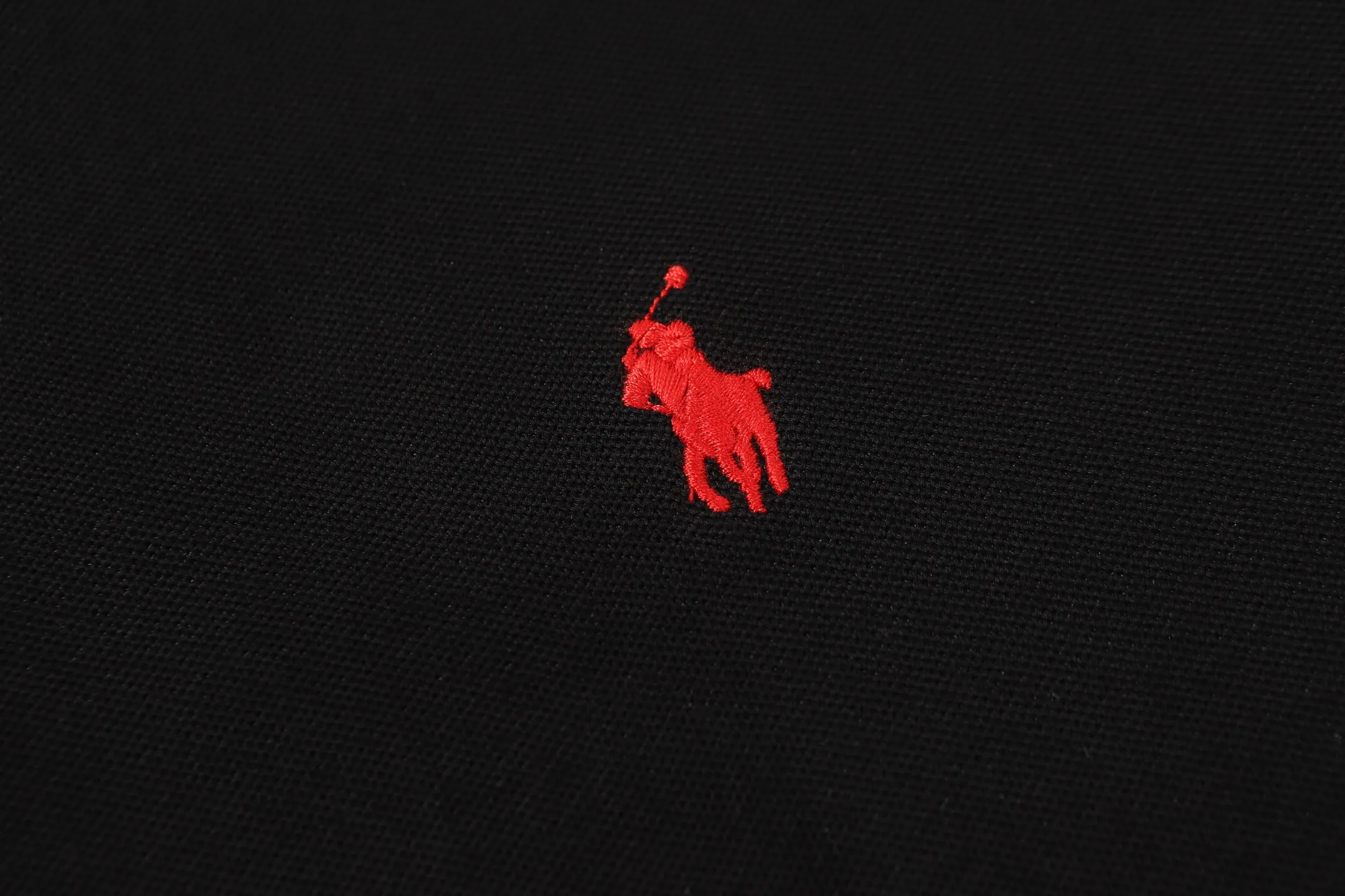 P146 Style No.: A013 [Ralph Lauren Classic Logo Embroidered Polo Shirt] ✅250g fine cotton pique fabric, custom-woven and dyed threads ✅Original stickers Scan the QR code to enter the official website ✅Large version, loose and stylish, can wear up to 210 pounds Color: Black White Navy Blue Sky Blue Dark Gray Floral Gray Size: S-XL